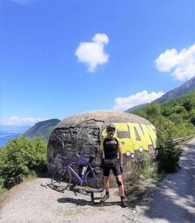 Andrew Wiggans Cycling on the  tour with redspokes
